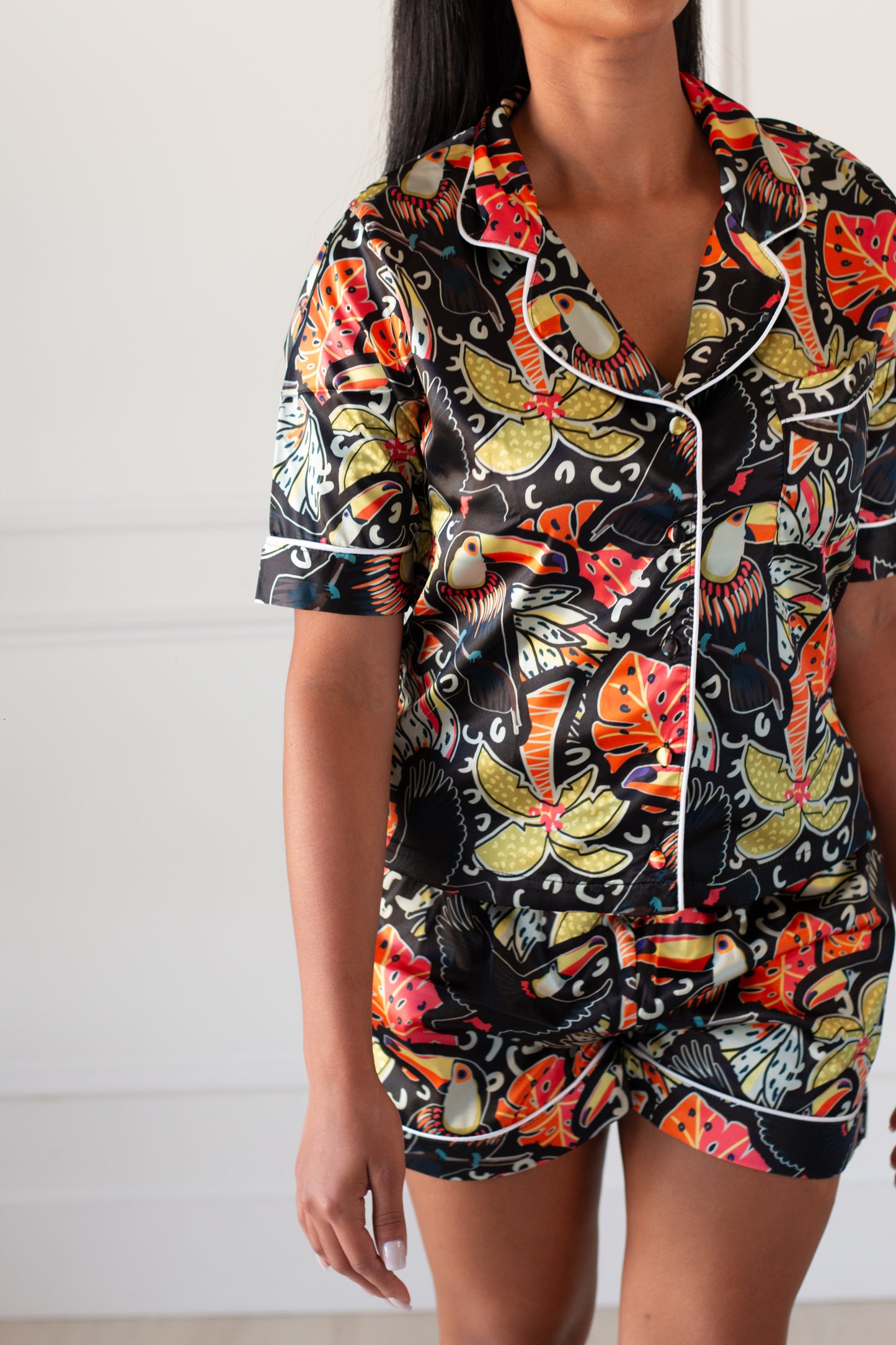 TROPICAL TOUCAN. Short